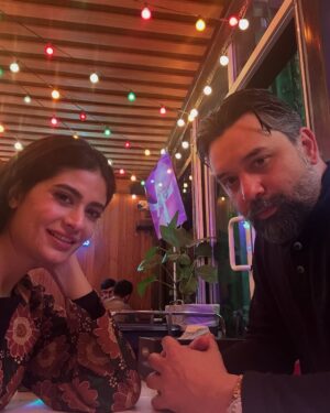 Madiha Iftikhar Instagram - Dinner at my favorite place Dampa 
No fancy cuisine this time for a change 😉😜

#madihaiftikhar #birthdaycelebration #pic #slefie #dinnerseafood #fyp #fypage