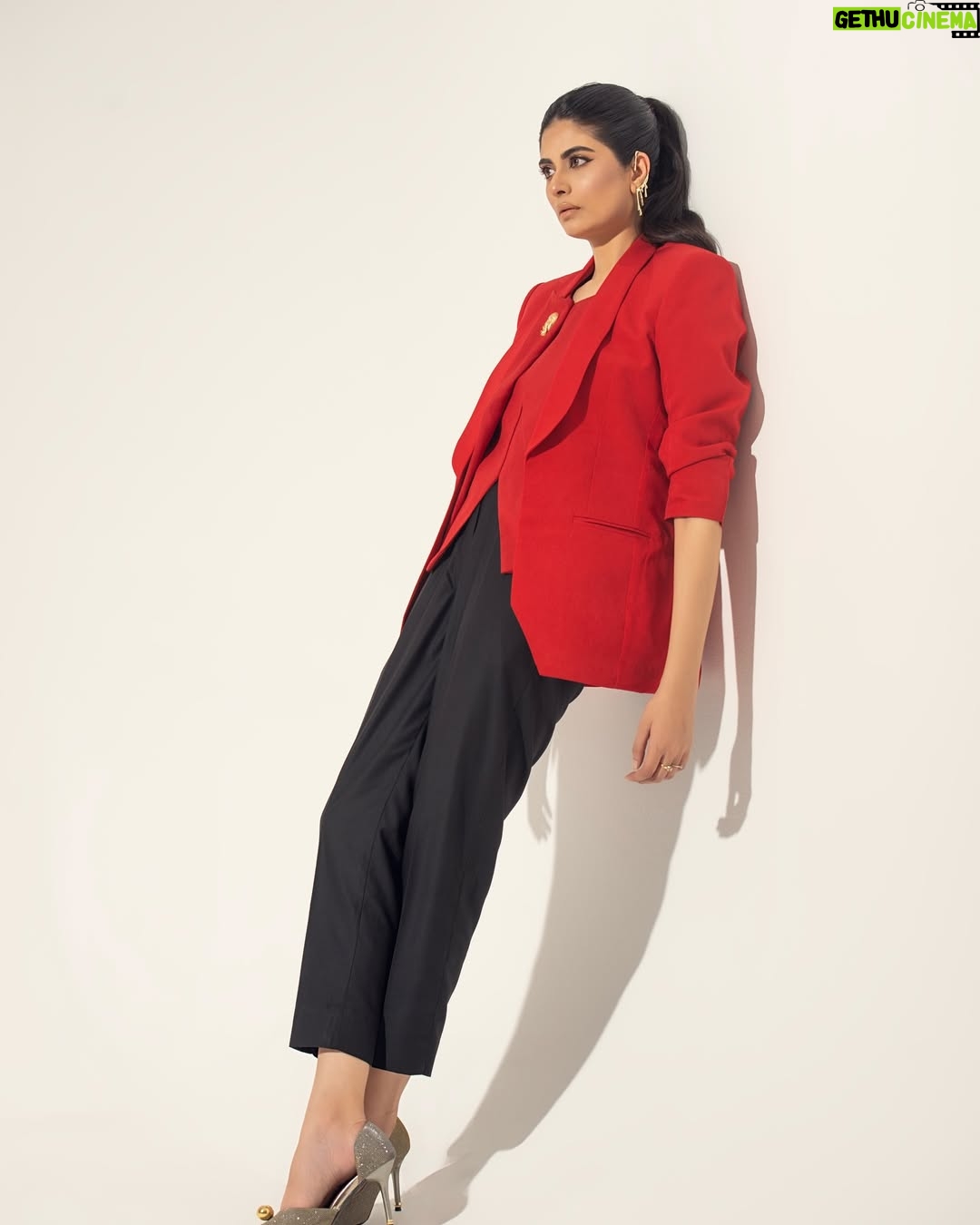 Madiha Iftikhar - 653 Likes - “Wrapped in warmth, draped in red. Winter’s chill meets a pop of bold.”
📸 @hussain.piart
💄 @nomilawrence
👗 @zubairshah_zs
🔗 @ab.lakhani
#madihaiftikhar #shoot #blazers #red #magazineshoot #season #winter #fyp #fypシ #picoftheday #lotd #redaesthetic
