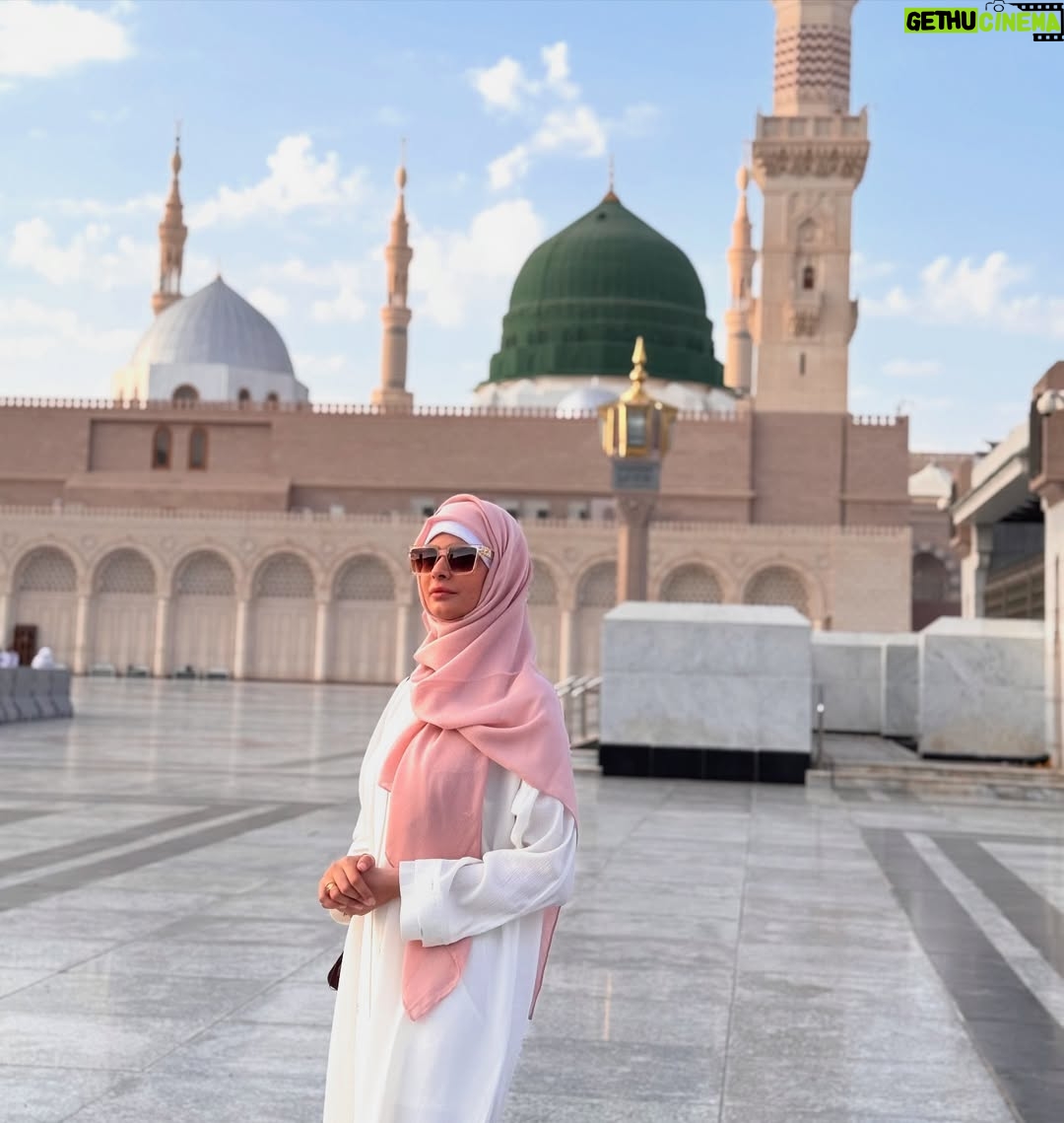 Madiha Iftikhar - 1.9K Likes - Tajallio ki ajab hai fizaa Madine mein 💚
Nigah-e-shauq ki hai intehaa Madine mein
#madina #saudiarabia #umrah #travel #dubai #madihaiftikhar #fyp #fypシ゚ #fypage