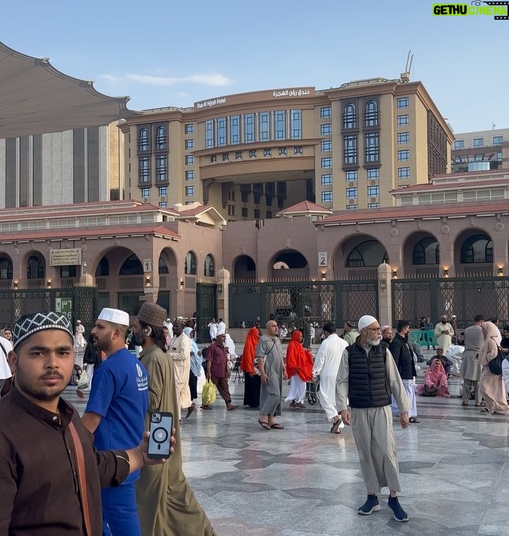 Madiha Iftikhar - 1.9K Likes - Tajallio ki ajab hai fizaa Madine mein 💚
Nigah-e-shauq ki hai intehaa Madine mein
#madina #saudiarabia #umrah #travel #dubai #madihaiftikhar #fyp #fypシ゚ #fypage