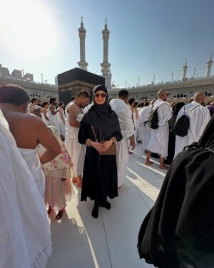 Madiha Iftikhar Instagram - Did second Umrah Allahmdullilah 🕋🕋

#madihaiftikhar #umrah #saudia #ramadan #ramadanvibes #fyp #fypシ゚ #fypage
