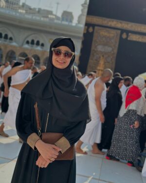 Madiha Iftikhar Instagram - Did second Umrah Allahmdullilah 🕋🕋

#madihaiftikhar #umrah #saudia #ramadan #ramadanvibes #fyp #fypシ゚ #fypage