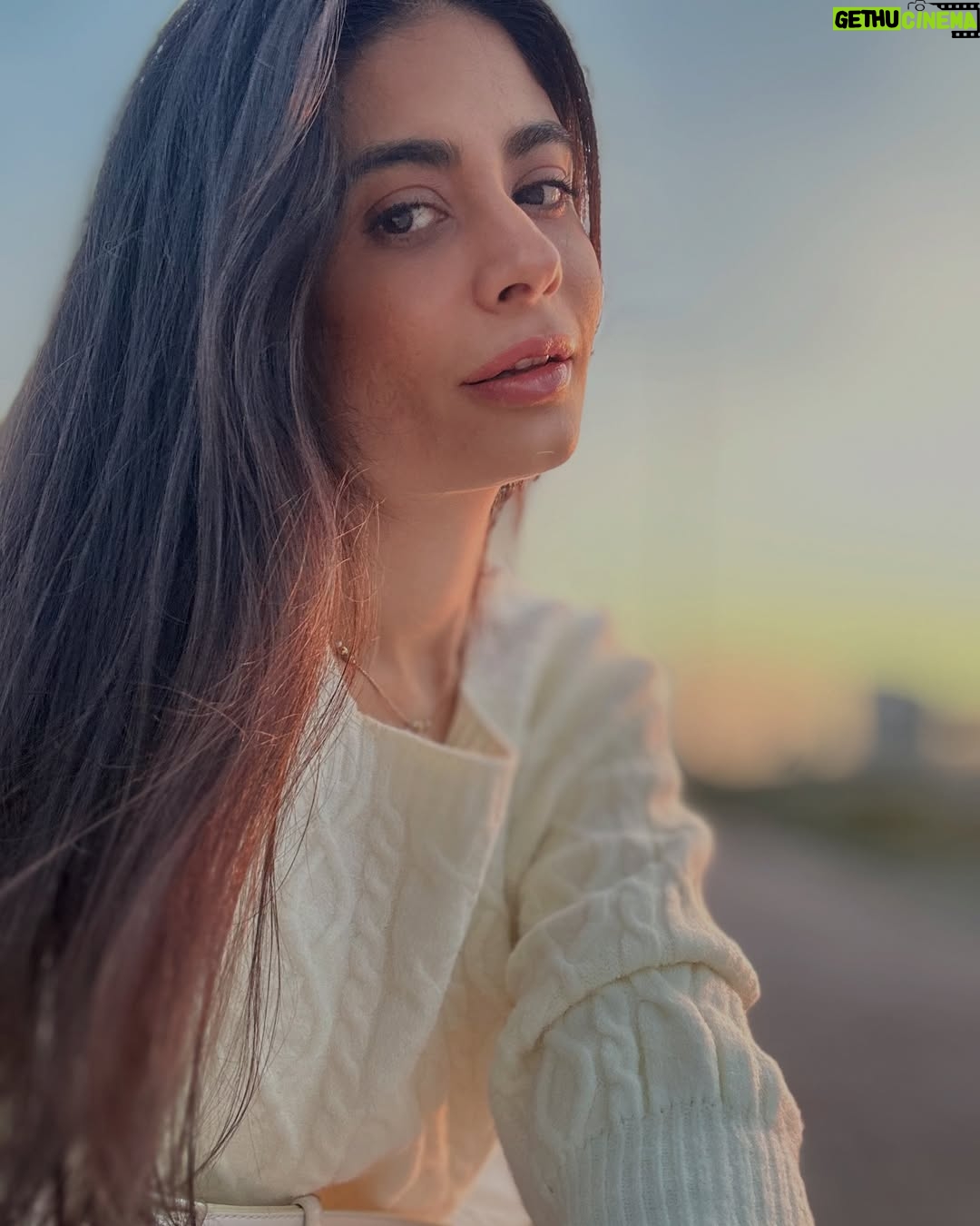 Madiha Iftikhar - 1.5K Likes - No filter, no edit
as natural , as candid
#madihaiftikhar #candid #nofilter #natural #noedit #post #shots #insta #instagood #pic #pictures #picoftheday #lookoftheday #lotd #naturephotography #selfie #fyp #fypage #fypage