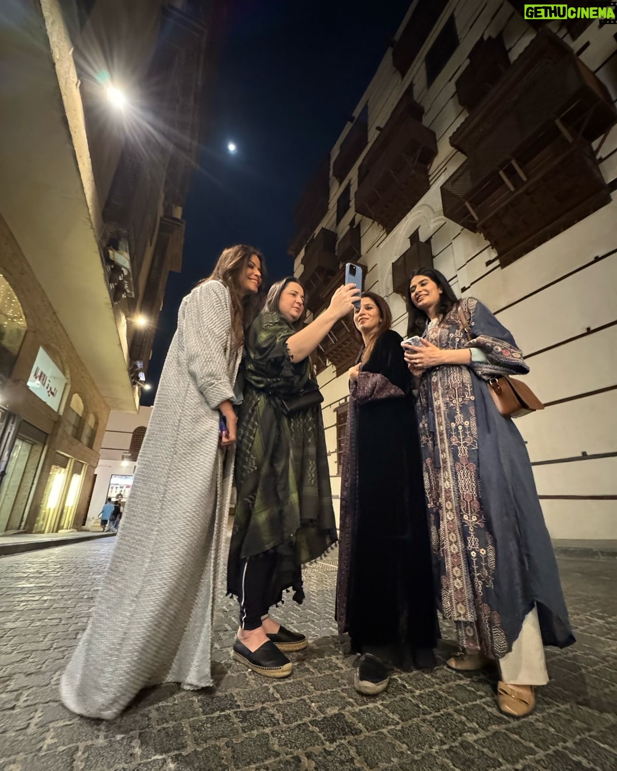 Madiha Iftikhar - 670 Likes - What a beautiful historic street, esthetically done, every corner has its own vibe do visit this place when in Jeddah
#madihaiftikhar #balad #street #jeddah #saudiarabia #friends #nightout #suhoor #ramdanvibe #summervibes☀️ #ethinic #beauty #travel #traveler #insta #instagood #march2025 #2025 #streetfood #streetfashion #streetlife #streetphotography