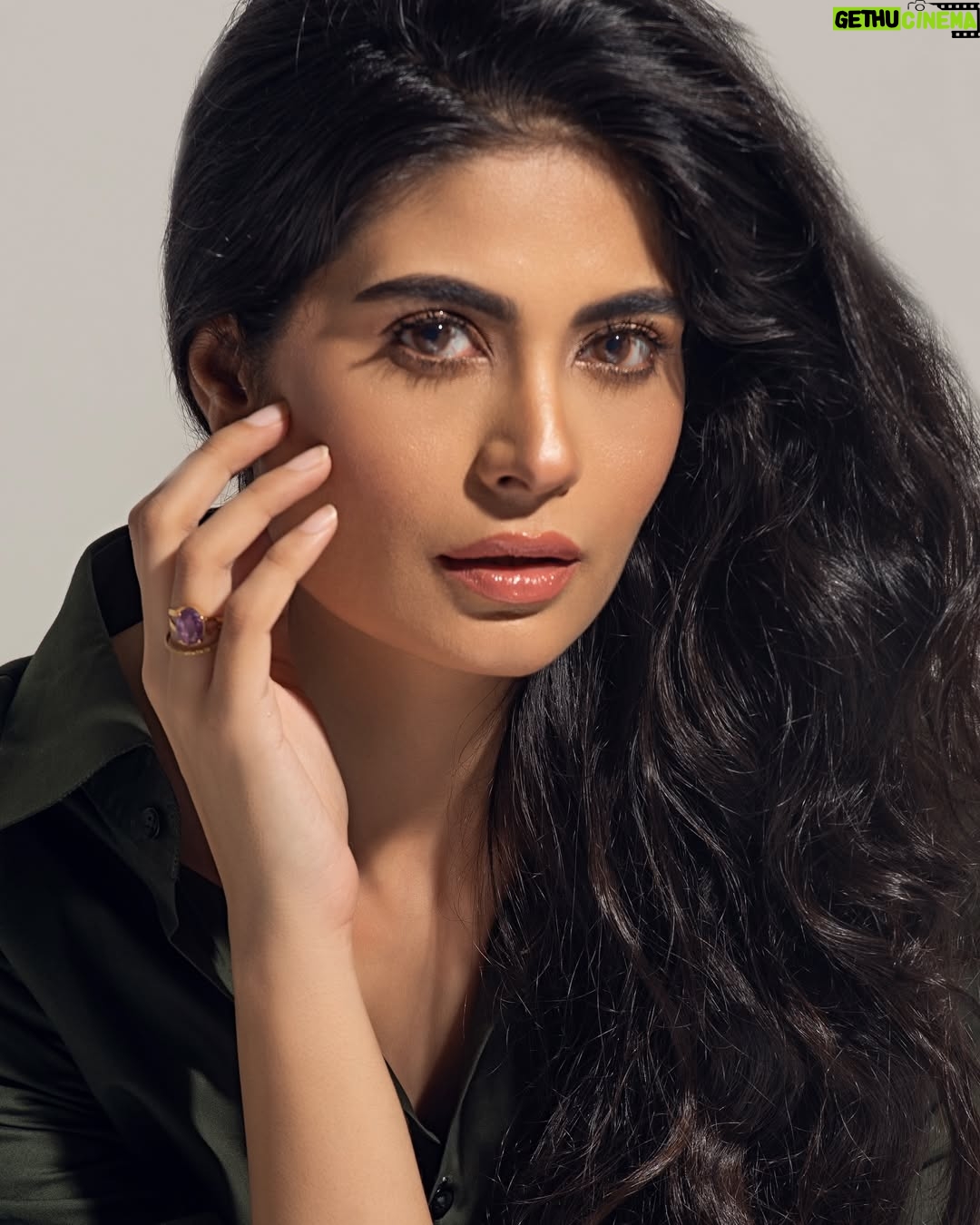 Madiha Iftikhar - 820 Likes - “Here to serve looks and vibes.”
@nomilawrence
@zubairshah_zs
@hussain.piart
@fashiontimesmagaziine
#madihaiftikhar #shoot #denims #photography #magazine #fashion #fashionstyle #model #modelshoot #lotd #ootd #looks #mylife