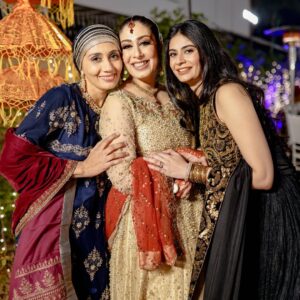 Madiha Iftikhar Instagram - Sisters ❤️❤️
@rabiaslifestyle 
@boltayhaathofficial 

#madihaiftikhar #sisterlove #weddingphotography #wedding #pakistan #event #fypシ #fyp #instareels #instagram #instafashion
