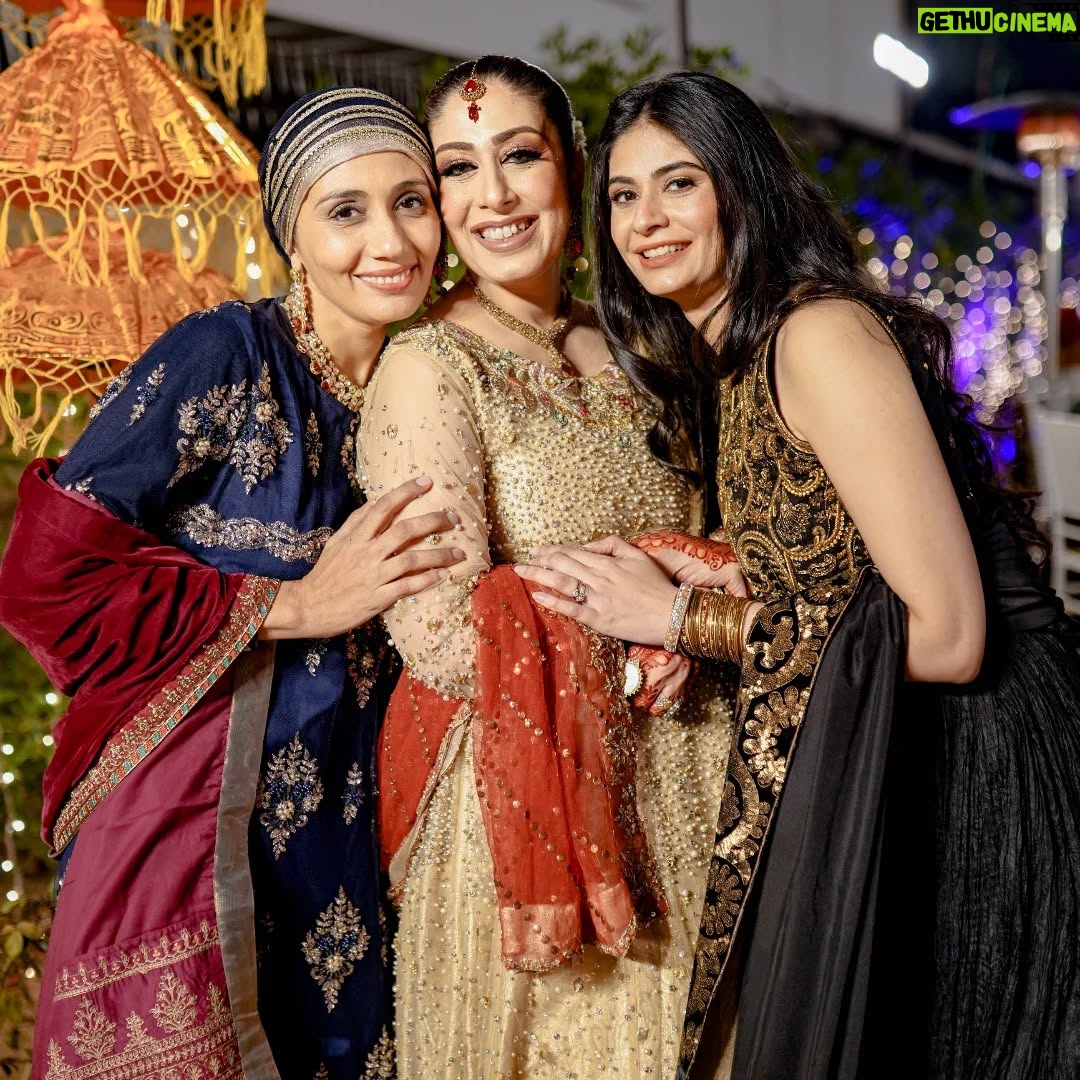 Madiha Iftikhar - 1.2K Likes - Sisters ❤️❤️
@rabiaslifestyle
@boltayhaathofficial
#madihaiftikhar #sisterlove #weddingphotography #wedding #pakistan #event #fypシ #fyp #instareels #instagram #instafashion