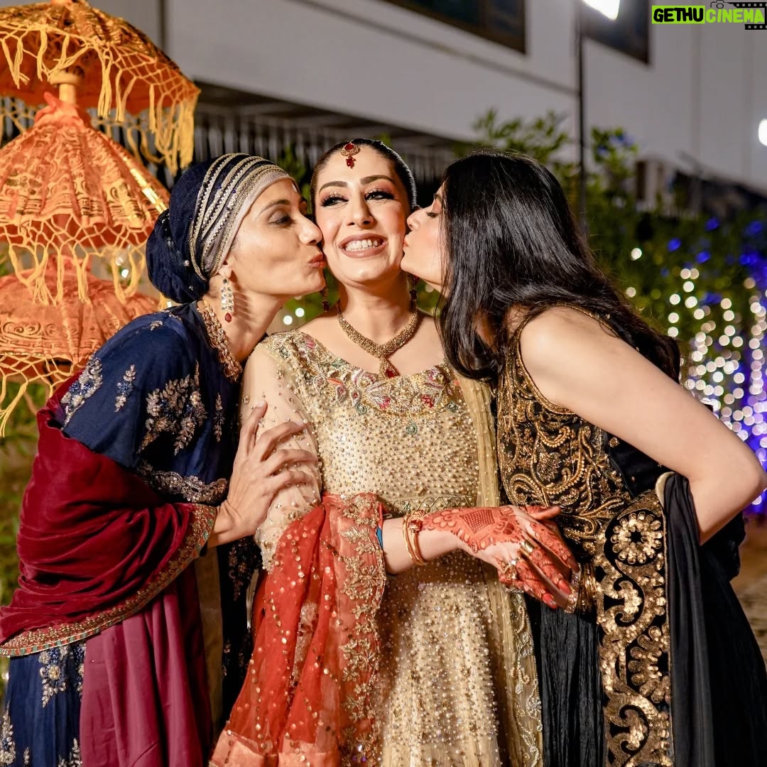 Madiha Iftikhar - 1.2K Likes - Sisters ❤️❤️
@rabiaslifestyle
@boltayhaathofficial
#madihaiftikhar #sisterlove #weddingphotography #wedding #pakistan #event #fypシ #fyp #instareels #instagram #instafashion