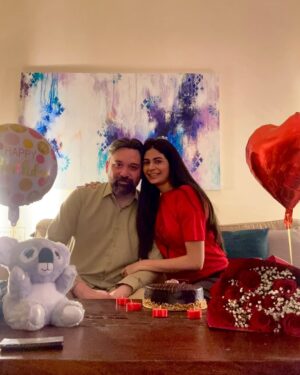 Madiha Iftikhar Instagram - It’s my birthday 
Thanks @shizzlemeerza for celebrating every year with this passion and love ❤️ 

#madihaiftikhar #birthdaygirl #myday #celebration #feburary #loveseason #hearts #ballons #cakes #gifts #fyp #fypシ #fypage