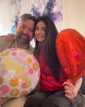 Madiha Iftikhar Instagram - It’s my birthday 
Thanks @shizzlemeerza for celebrating every year with this passion and love ❤️ 

#madihaiftikhar #birthdaygirl #myday #celebration #feburary #loveseason #hearts #ballons #cakes #gifts #fyp #fypシ #fypage