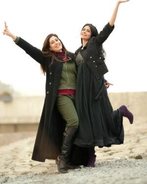 Madiha Iftikhar Instagram - Happy birthday to my sister my best friend,and my favourite person to share laugh with🎊🎁🎉

when sisters unite magic happens sisterly love is the best love. 

photo credit Event Ease - Photography & Media Production 
@madihaiftikharofficial
#sisterlove #shooting📷