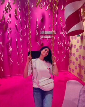 Madiha Iftikhar Instagram - Experienced this new place in town 🍭🍭

Do you wanna know this spot???
