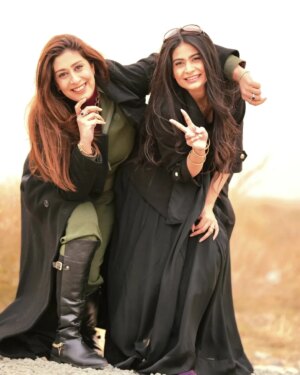 Madiha Iftikhar Instagram - Happy birthday to my sister my best friend,and my favourite person to share laugh with🎊🎁🎉

when sisters unite magic happens sisterly love is the best love. 

photo credit Event Ease - Photography & Media Production 
@madihaiftikharofficial
#sisterlove #shooting📷
