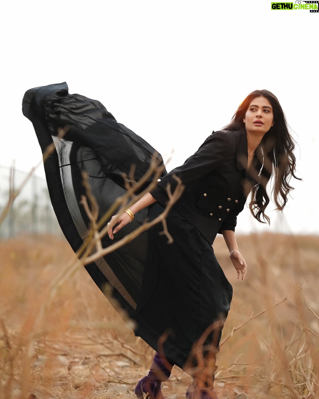 Madiha Iftikhar - 695 Likes - Unstoppable 🖤🖤
Outfit @nailascouture
Styling @rabiaslifestyle
Picture courtesy @eventeaseproductions
#madihaiftikhar #shoot #islamabad #photography #insta #black #fyp #fypage #fypシ