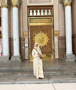 Madiha Iftikhar Instagram - 💚💚

#madihaiftikhar #saudiarabia #madinah #ramadan #ramadannights #madinamunawara #islam #fasting #nightsinmadinah