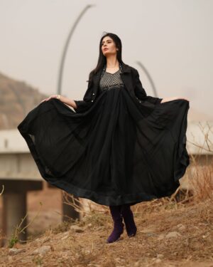 Madiha Iftikhar Instagram - Unstoppable 🖤🖤

Outfit @nailascouture 
Styling @rabiaslifestyle 
Picture courtesy @eventeaseproductions 

#madihaiftikhar #shoot #islamabad #photography #insta #black #fyp #fypage #fypシ