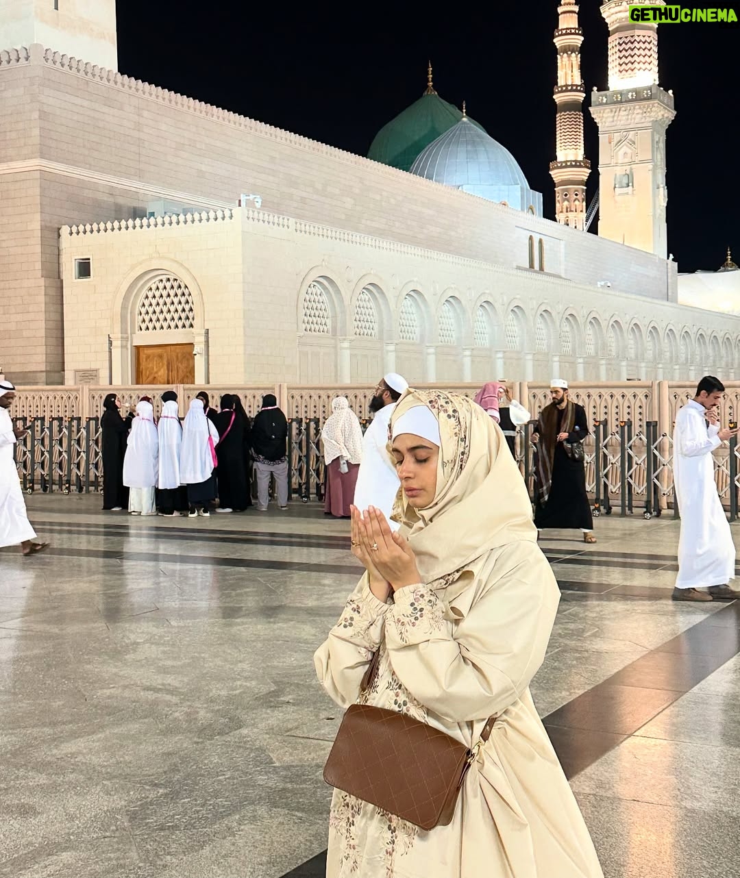 Madiha Iftikhar - 3.1K Likes - 💚💚
#madihaiftikhar #saudiarabia #madinah #ramadan #ramadannights #madinamunawara #islam #fasting #nightsinmadinah