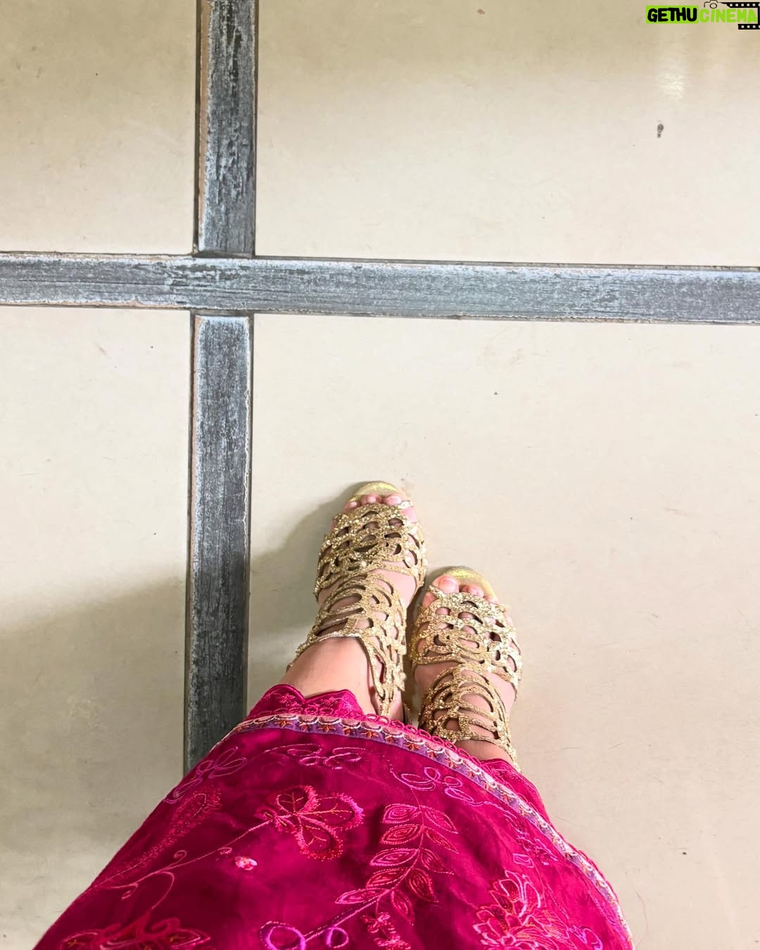 Madiha Imam - 16.2K Likes - All ready in my @farahtalibaziz 🪭