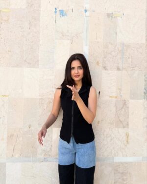 Madiha Imam Instagram - Diva? 🐣
@fourandcostore