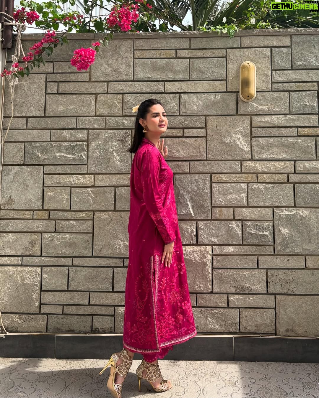 Madiha Imam - 16.2K Likes - All ready in my @farahtalibaziz 🪭