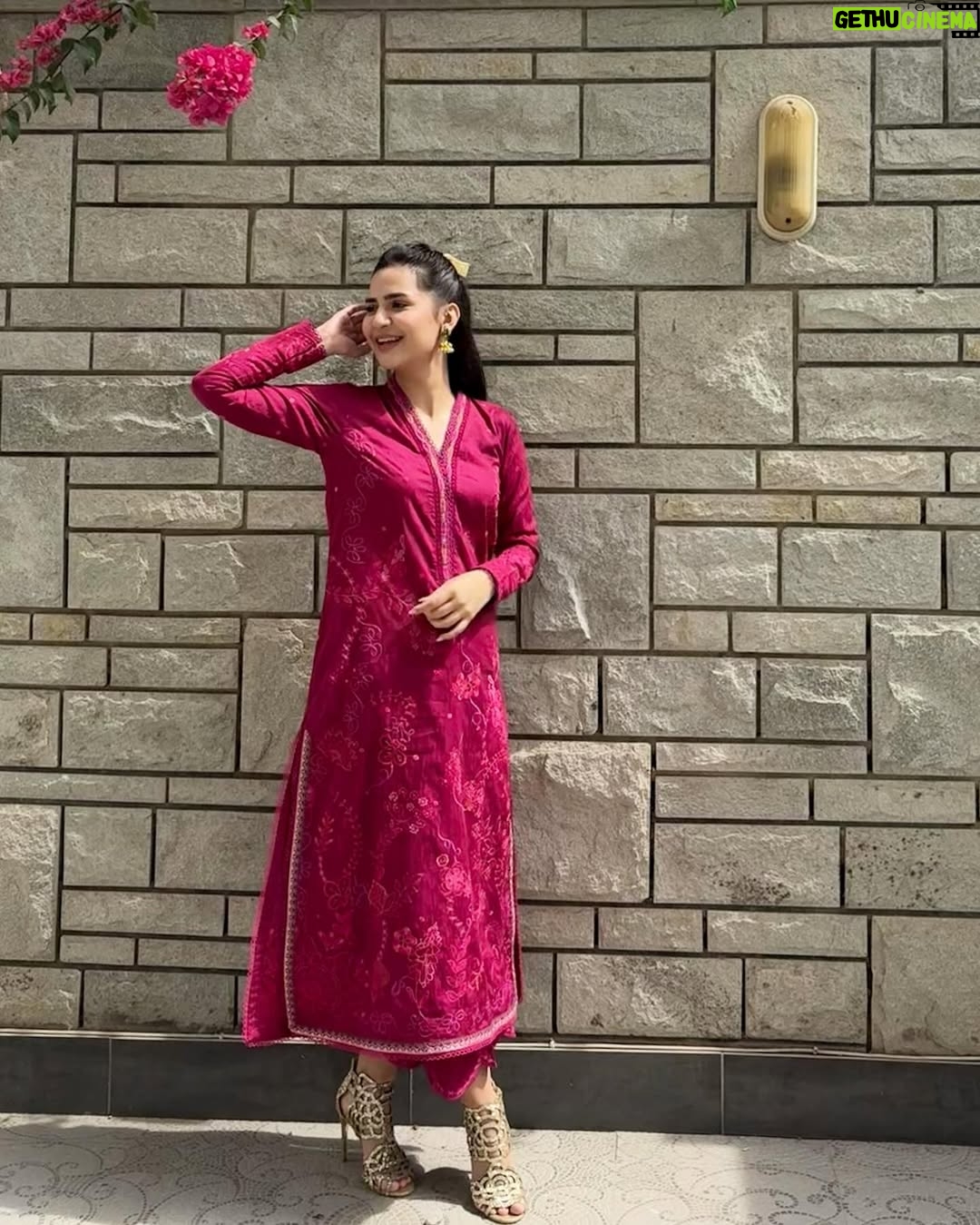 Madiha Imam - 16.2K Likes - All ready in my @farahtalibaziz 🪭