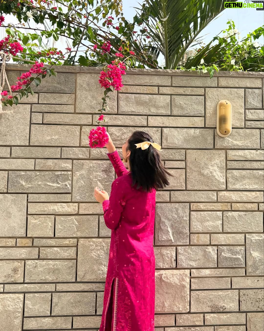 Madiha Imam - 16.2K Likes - All ready in my @farahtalibaziz 🪭