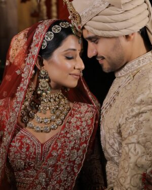 Maera Mishra Instagram - #RamRajMae Forever🧿

Jewellery @multanijewellersofficial ❤️
Makeup @makeupartistrybyshreya ❤️
Venue @theroseate ❤️
Decor @weddingsolutionbybittu ❤️
Clicked by @videotailor ❤️
#married #love #wedding #decor #forever