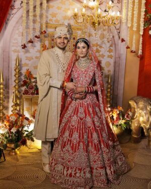 Maera Mishra Instagram - #RamRajMae Forever🧿

Jewellery @multanijewellersofficial ❤️
Makeup @makeupartistrybyshreya ❤️
Venue @theroseate ❤️
Decor @weddingsolutionbybittu ❤️
Clicked by @videotailor ❤️
#married #love #wedding #decor #forever