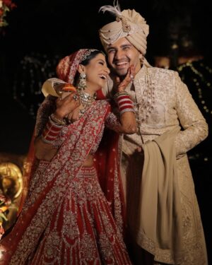 Maera Mishra Instagram - #RamRajMae Forever🧿

Jewellery @multanijewellersofficial ❤️
Makeup @makeupartistrybyshreya ❤️
Venue @theroseate ❤️
Decor @weddingsolutionbybittu ❤️
Clicked by @videotailor ❤️
#married #love #wedding #decor #forever