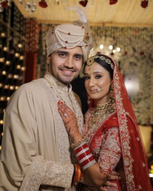Maera Mishra Instagram - #RamRajMae Forever🧿

Jewellery @multanijewellersofficial ❤️
Makeup @makeupartistrybyshreya ❤️
Venue @theroseate ❤️
Decor @weddingsolutionbybittu ❤️
Clicked by @videotailor ❤️
#married #love #wedding #decor #forever