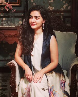 Maha Hasan Instagram - ✨✨

Outfit: @lulusaronline 
Jewelry: @bukhari_accessories 
PR & Coordination: @sara.mazhar.73 

#THKN #eyeconicmedia #hazaardastaanfilms
#umerahahmed #mahahasan #hariswaheed  #sabaqamar #imranabbas
