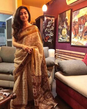 Maha Hasan Instagram - Saree, I'm sorry. Will drape you better some day. 🧡