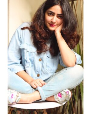 Maha Hasan Instagram - Happy Sunday🌷
.
.
Shirt: @outfitters_pk 
Jeans: @breakout_official 
Shoes: @sputnik_footwear .
.
.
.
.
.
.
.
#happysunday #sundaymornings #pinklips #floralshoes #denimondenim #mahahasan #actor #ishqiya #arydigital #arydramas #bigbangentertainment #pakistani #pakistanimedia #pakistaniactors #pakistanidramas #pakistanientertainmentindustry #pakdrama #madeinpakistan #instagram #lollywood #pakistan #karachi #pakistanidramaindustry #instadaily #instagood #ootd #keepsmiling