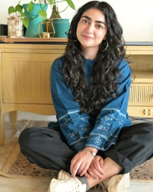 Maha Hasan Instagram - Missing spring season already 🌱
Are you guys ready for the summer? ☀️

Favourite blue top by @beyondeast_pk 💙

#MahaHasan #BeyondEast