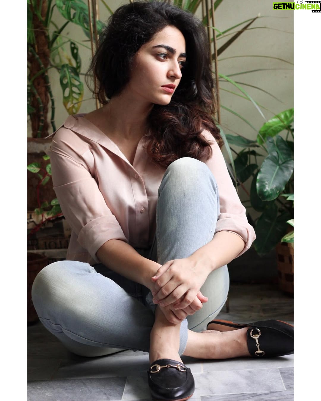 Maha Hasan - 8.2K Likes - Waiting for the rain 🌧
.
.
.
.
.
.
.
.
.
#karachi #weather #rainplease #waiting #mahahasan #actor #ishqiya #arydigital #arydramas #bigbangentertainment #pakistani #lifeofanactor #pakistaniactor #pakistanimedia #pakistaniactors #pakistanidramas #pakistanientertainmentindustry #pakdrama #madeinpakistan #instagram #lollywood #pakistan #karachi #pakistanidramaindustry #instadaily #ootd