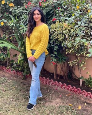 Maha Hasan Instagram - I was meant to fly but got grounded instead...
Overly and unnecessarily dramatic way of informing ya'll that my flight got cancelled. Thanks for tuning into my rant session. 😊

PC: @madihaimam 💛💛💛

#mahahasan #yellowdays