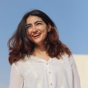 Maha Hasan Instagram - Karachi ki garmi mai sirf safaid qameez he itni khushi de sakti hai 🌞
.
.
.
.
.
.
.
.
.
.
#karachisummers #summer2020 #whiteshirts #smile #bluesky #khushi  #posingforthecamera #skybackdrop #mahahasan #actor #ishqiya #arydigital #arydramas #bigbangentertainment #pakistani #pakdrama #madeinpakistan #instagram #lollywood #pakistan #karachi #pakistanidramaindustry #instadaily #instagood #positivevibesonly #keepsmiling