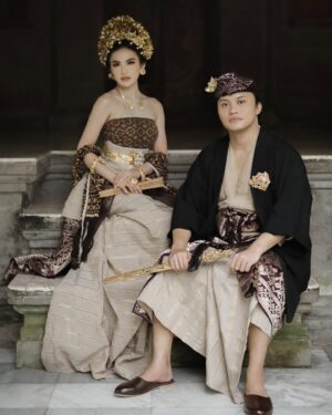 Mahalini Raharja Instagram - Susun cerita masa depan👫🏻

Photography @axioo @axioo.bali @emanuel_ak
Makeup @dhirmanputra 
Hairdo/headpiece @cahyadewibali
Jewelry @antarasilverbali
#beRMuara