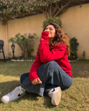 Maham Amir Instagram - I smell winters ❄️

Pc: @zohatauqeerofficial 

#MahamAamir #Actor #Onset #winter #wintertime #winterbaby #favseasonoftheyear #instagood