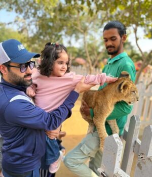 Maham Amir Instagram - A day out with my mains ❤️

Say MashaAllah 

#MahamAamir #FaizanShaikh #HaadiyaFaizan #zoo #winter #sunkissed #family #instagood #forthegram #denzoo #mashaallah