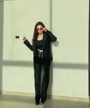 Maira Khan Instagram - 🖤
