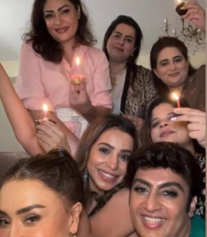 Maira Khan Instagram - Thankyou for the pre birthday surprise bestie @m_rizu_88 ❤️
@m_rizu_88 @beenishparvez_official  @drhaniyaahmed93_