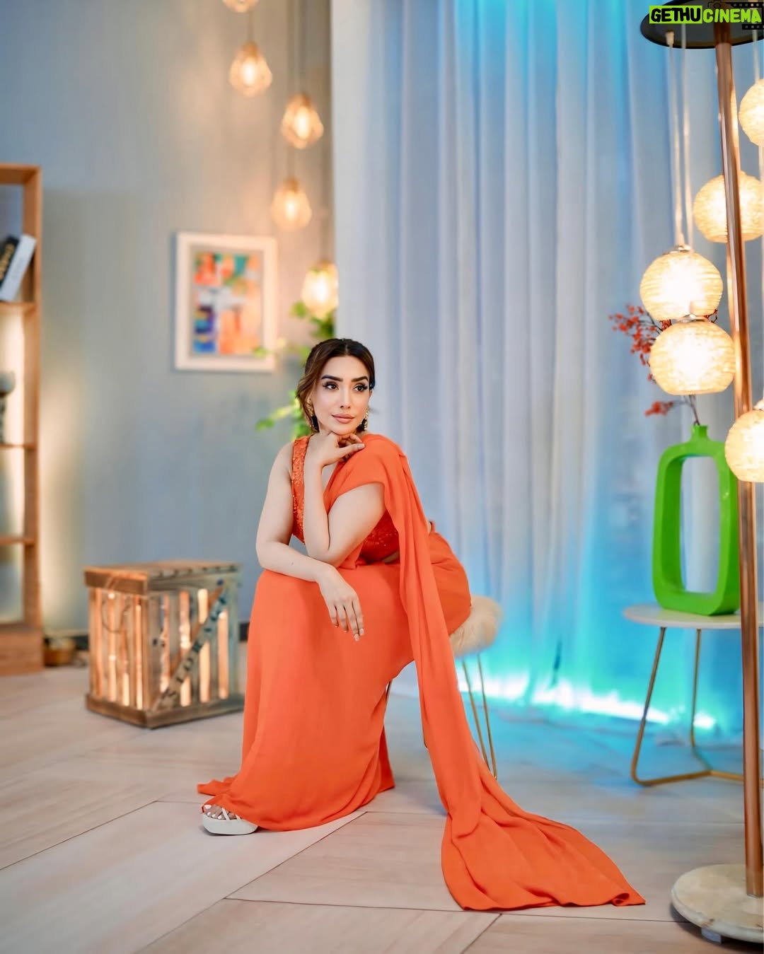 Maira Khan - 15.6K Likes - 🧡
#stylist @beenishparvez_official
#saree @annorahofficial
#photography @filmsbywajih
#show @set_entertainmenthd