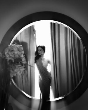 Maira Khan Instagram - “MAJESTIC”
Direct/shoot by @basitshaikhworld 
Featuring: @mairakhanofficial 
Mua: @beenishparvez_official 
Publication : the news mag

#bollywoodstyle #desigirl #potd #ootd #fashiongram #fashionphotography #vogue #diva #bazaar