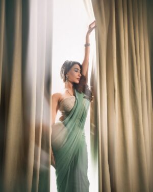 Maira Khan Instagram - “MAJESTIC”
Direct/shoot by @basitshaikhworld 
Featuring: @mairakhanofficial 
Mua: @beenishparvez_official 
Publication : the news mag

#bollywoodstyle #desigirl #potd #ootd #fashiongram #fashionphotography #vogue #diva #bazaar