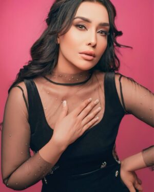 Maira Khan Instagram - 🖤✖️🗝️🖤
#coordinate @umermushtaqofficial 
#mua @basitzia87 
@kenneyzproductions 
#photo  @hussain.piart