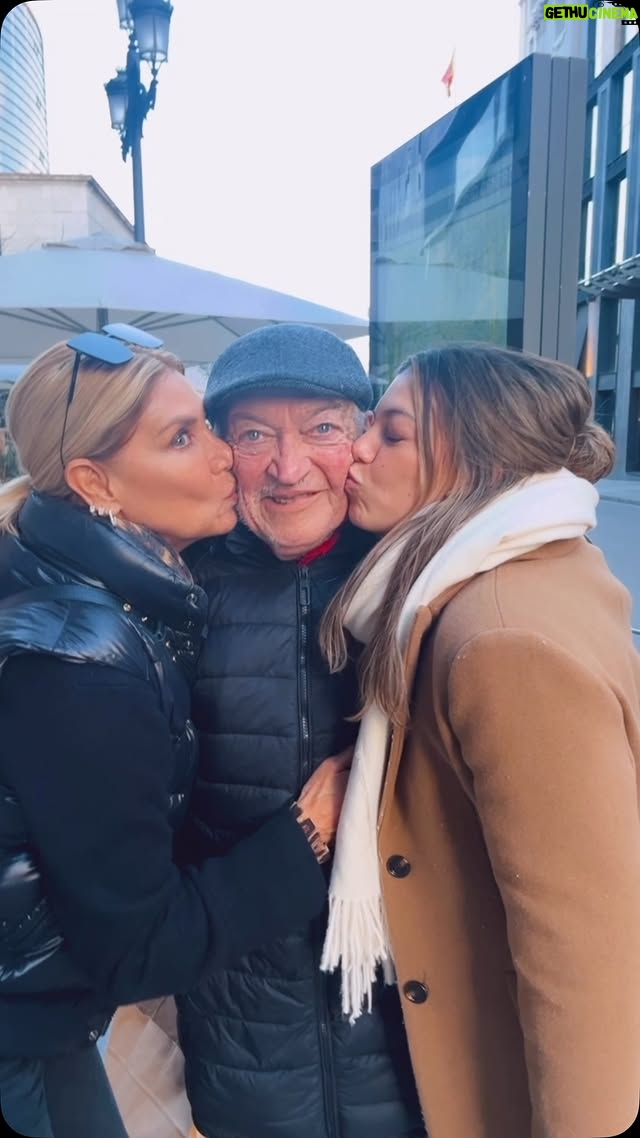Maite Delgado - 24.9K Likes - Pa mejorando un poco cada día y feliz de estar con sus chicas 😂😂😂 mi hermana menor @vickytoria1704 y yo jajajajajaja.
El fin de año nos agarró con turbulencias inesperadas en materia de salud de las cuales vamos saliendo airosos amén y a Dios gracias.
Ahora estoy donde tengo que estar, con Pa !
Gracias a todos por sus buenos deseos y bonitos comentarios.
Las chicas de PA.
Aunque el plan de Dios te sorprenda … no tengas dudas, siempre su plan será mejor que el tuyo ♥️