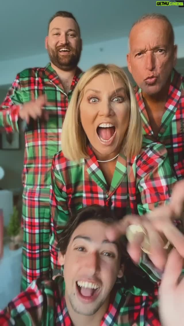 Maite Delgado - 40K Likes - Feliz Navidad ♥️
Les deseamos de todo corazón la familia Mora Delgado.
@alfonsogonzalezmora1
@vinebeard
@santiagomora19