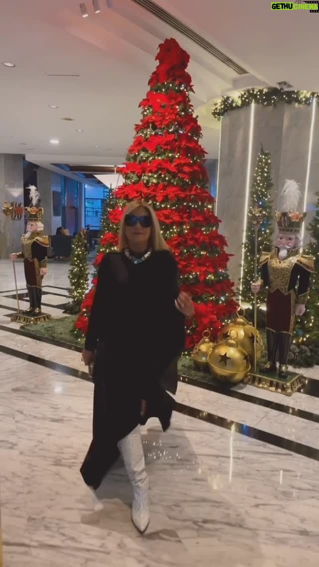 Maite Delgado - 26.9K Likes - Yo llegando a….
A- Hacer las hallacas
B- A comprar una cosita en la farmacia
C- Rapidito a la panadería
Tu llegando a… Los leo