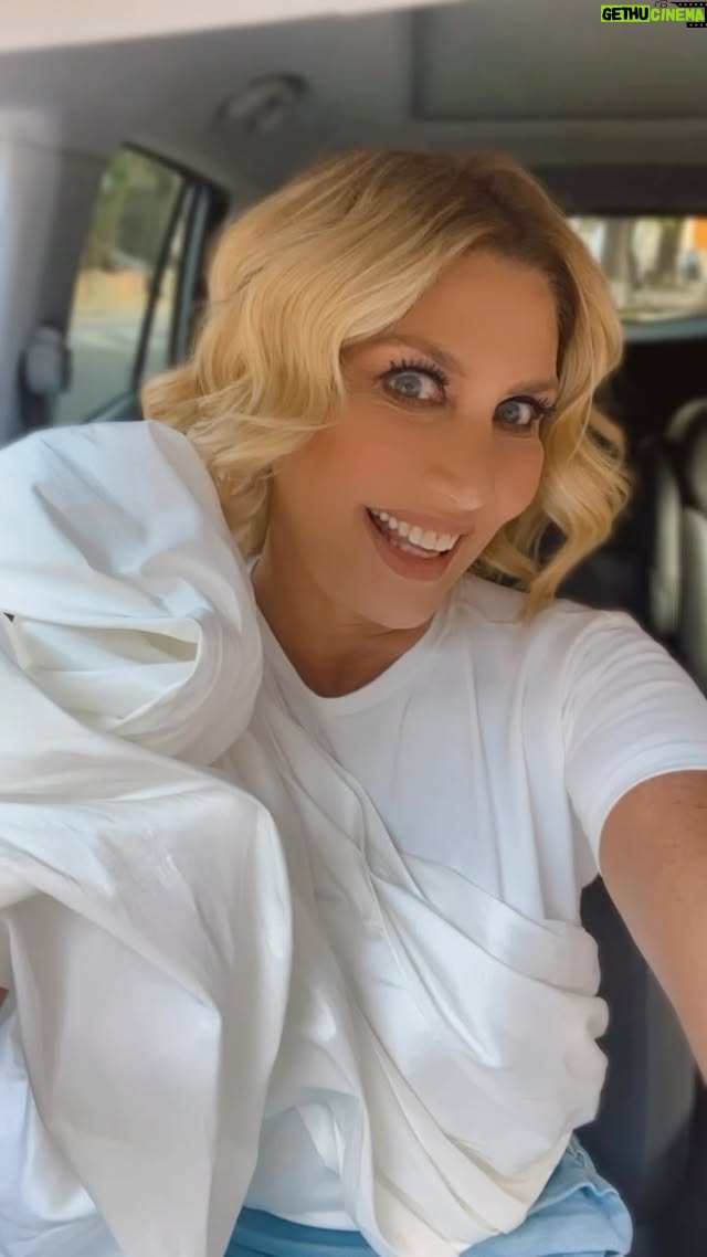 Maite Delgado - 30.6K Likes - El código de vestimenta era Jean y camisa blanca !
Como lo hice???
A- Perfecta
B- Me pasé ja ja ja
En todo caso , de nuevo orgullosa de lo que hacemos en Venezuela!!!!
Total look @byefrainmogollon
Por supuesto maquillada y peinada por mi Hermi @franklinsalomon ♥️
Para dónde fui??? Se los dejo en las historias ♥️♥️♥️